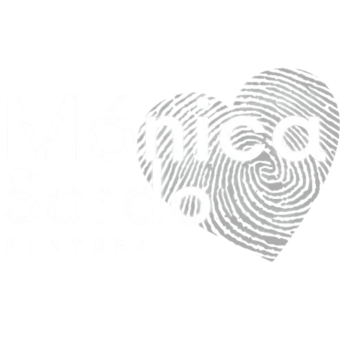 Icono corporativo de Mónica Sordo en versión blanca de 500x500 píxeles, optimizado para uso en pie de página y fondos oscuros, elemento clave de la identidad visual y branding digital